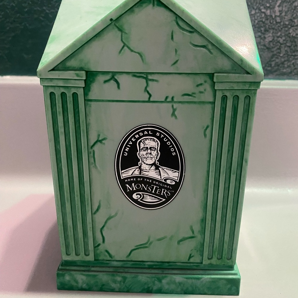 Universal Studios Monsters Haunted Crypt